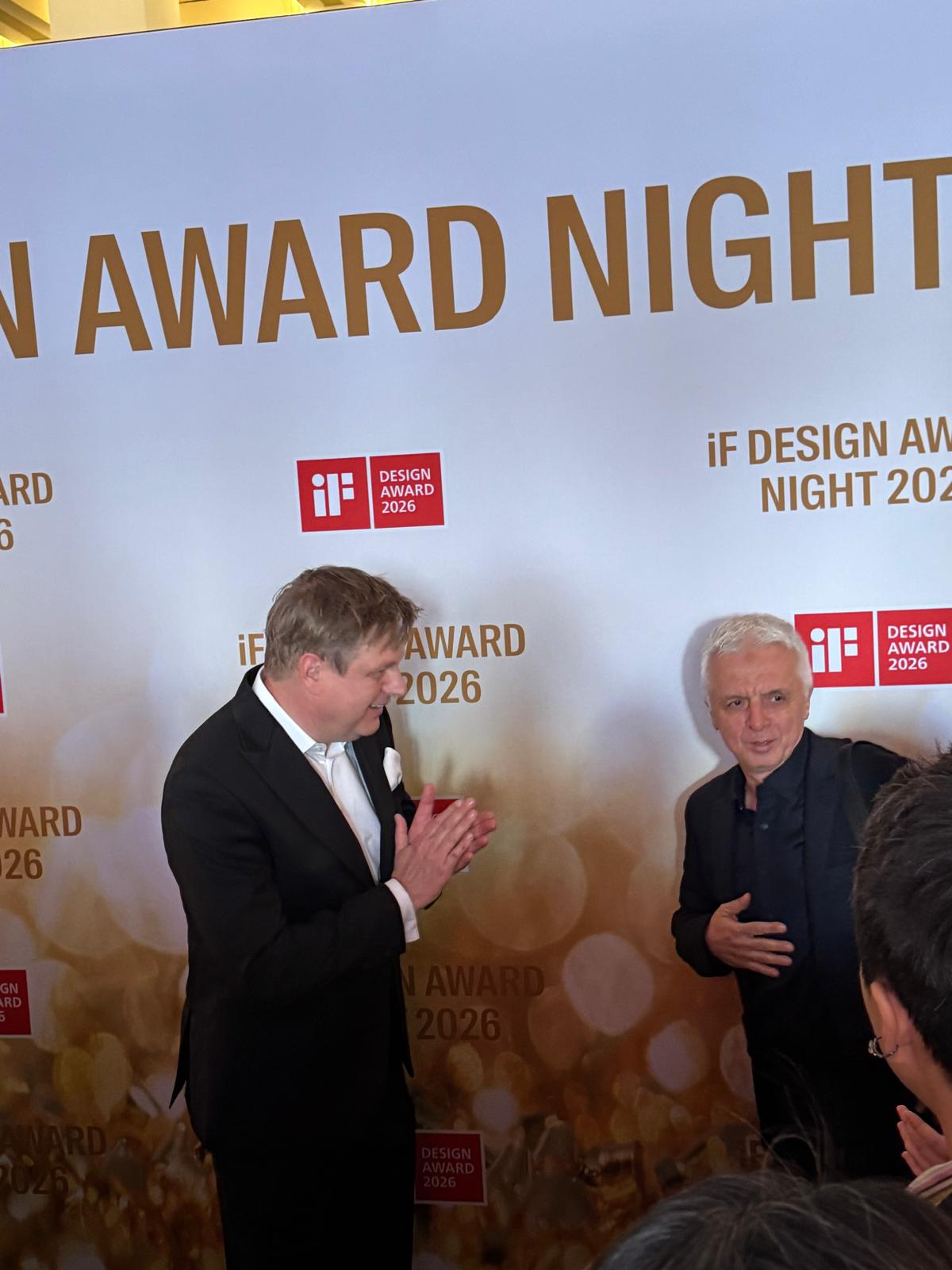 Tanatar Şirketler Grubu Yönetim Kurulu Başkanı Serkan EL, iF Design Award CEO’su Uwe Cremering ile Berlin’de düzenlenen iF Design Award 2026 Ödül Töreni’nde bir araya geldi.